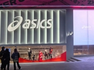 智彩LED顯示屏助力ASICS重慶大融城店“龍”重登場！